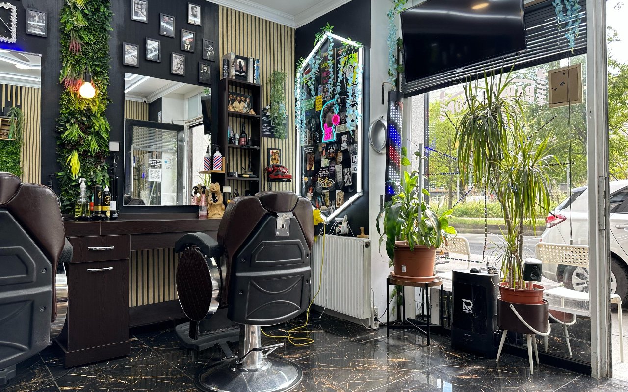 Innenbereich des The BABO Barbershops in Wien