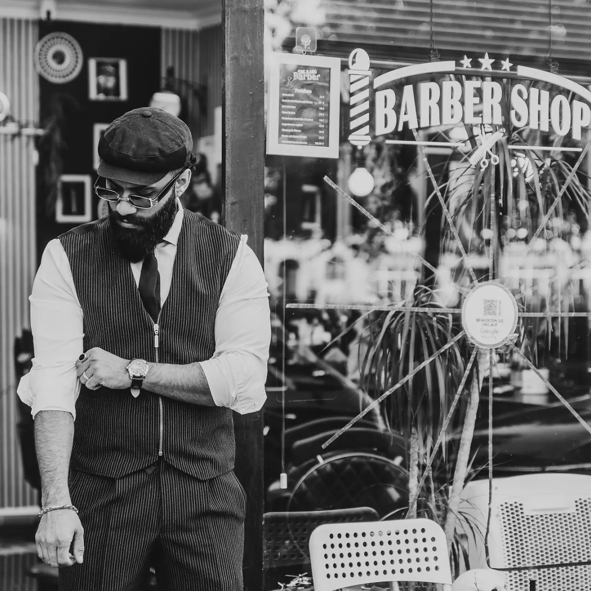The BABO Barber am Eingang des Barbershops